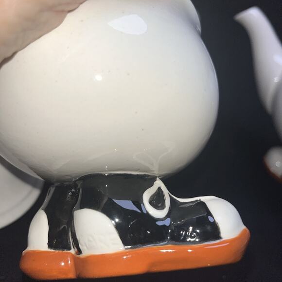 CARE INC 1976 HAND MADE CERAMIC WALKING SNEAKER TEAPOT 3 CUPS- Lid Has Cracks - Picture 12 of 13
